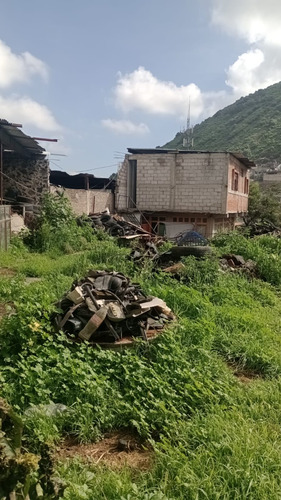 Terreno En Venta Con Una Pequeña Construccion 842m2, Col. Ampliación Emiliano Zapata, Iztapalapa.