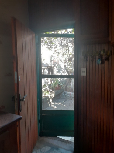 Imagen 3 de 16 de Vendo 2 Casas Con Jardín, 670m2 Fondo Con Galpón 14x8mts