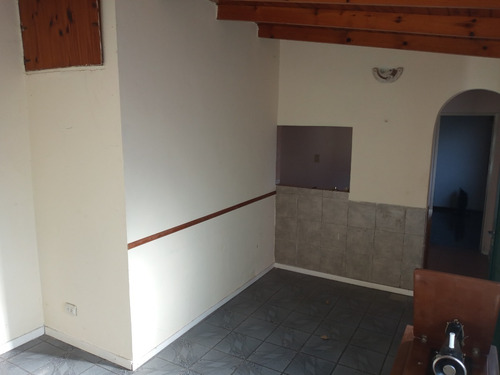 Imagen 21 de 26 de Casa De 3 Ambientes Con Garage Cubierto + Depto Al Fondo