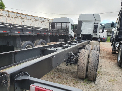 Iveco 240e28 Ano 2013 Truck Teto Alto Leito Chassi