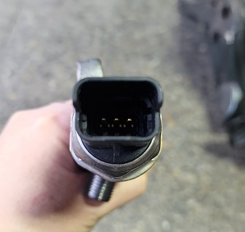 Riel De Inyección Con Sensor Ssangyong New Actyon 2.0 12-18 (Usado)