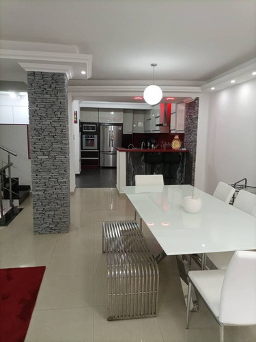 Se Vende Townhouse Lomas Del Este Valencia