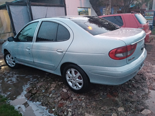 Renault Megane 1.9 I Tric Pack Plus