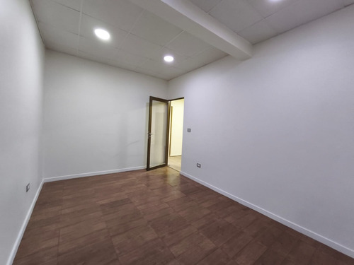 Gran Piso Comercial Con Planta Libre, Privados, Ascensor.