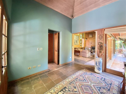 Casa En Venta De 4 Dorm. En Las Condes