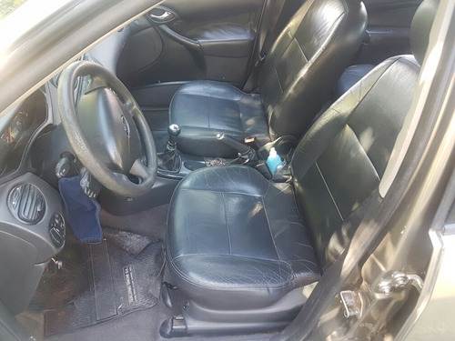 Ford Focus 1.6 Ambiente Mp3