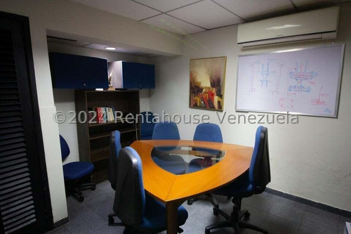 Los Palos Grandes !! Casa Comercial A Pie De Calle Y Con Insuperable Ubicación, 619 M2, 3 Baños Y 4 Puestos De Estacionamiento.