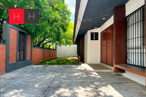 Casa En Venta  Contry  Al Sur De Monterrey