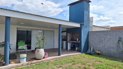 Casa A La Venta, Dos Habitaciones.