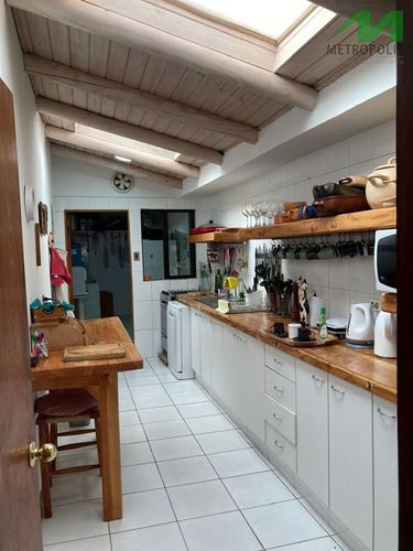 Casa En Venta De 9 Dorm. En Vichuquén