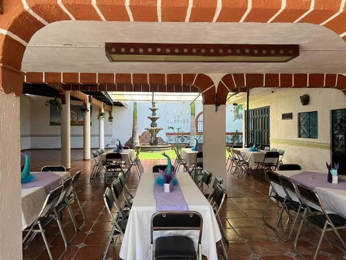 Terraza Con Alberca. .