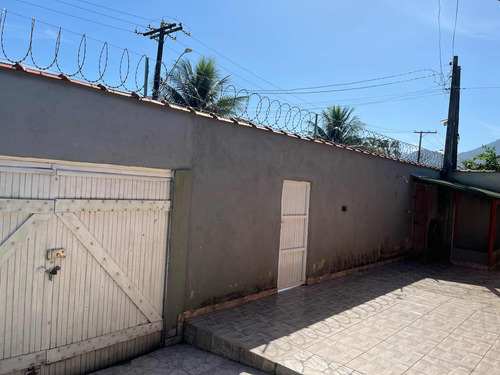 Casa Linda Com 3 Quartos E 2 Banheiros