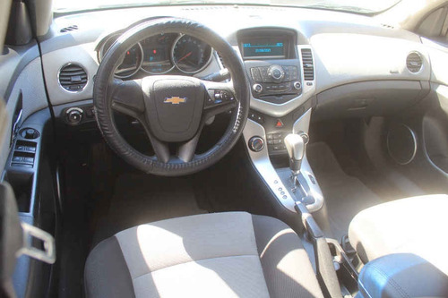 Imagen 9 de 14 de Chevrolet Cruze 2012 4p Ls Aut A/a Cd Mp3 R-16 A