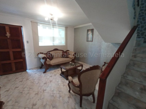 Hermoso Townhouse Amoblado En El Mejor Conjunto Residencial De Parque Valencia, Cocina Equpada Y Con Tope De Granito, Doble Entrada Con Porton Y Cerco Electrico, Camaras De Seguridad