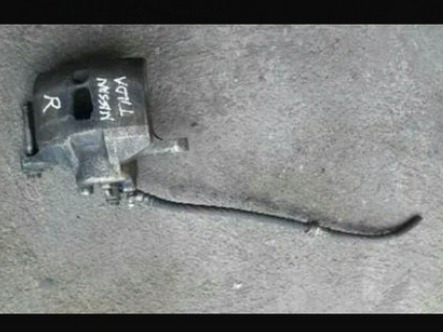 Mordaza O Caliper Derecho Delantero De Nissan Tiida Original