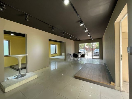 Luminoso Local Comercial 200mts2 Las Hualtatas Vitacura