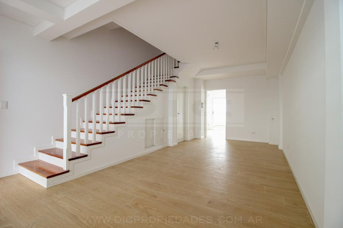 Imagen 10 de 30 de Triplex 5 Ambientes Con Jardin A Estrenar En Florida