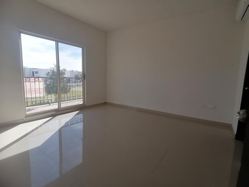 Casa En Venta En Los Arrayanes, Gómez Palacio, Durango