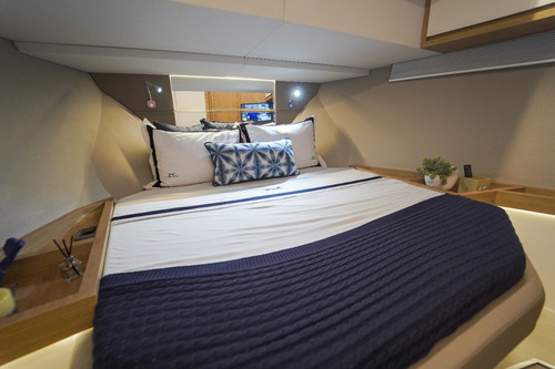 Lancha Nx 50 Invictus Design, Navegabilidade, 24 Pessoas