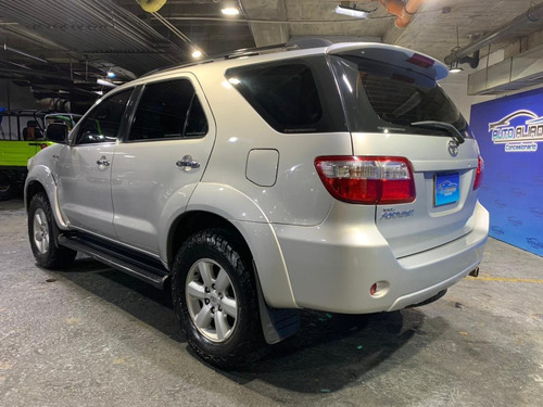 Imagen 4 de 16 de Toyota Fortuner 4x4 Año 2010