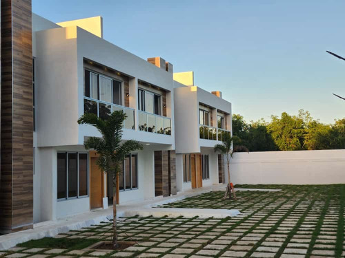 Vendo Exclusivo Y Elegante Complejo De Villas Y Townhouses En Juan Dolio A 3 Minutos De La Playa Hemingway, República Dominicana