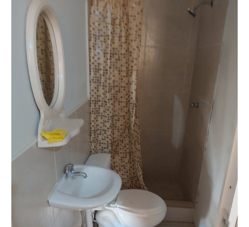 Alquilo Habitaciones - Urb. Sta. Margarita, A 100 Mts. Ucv