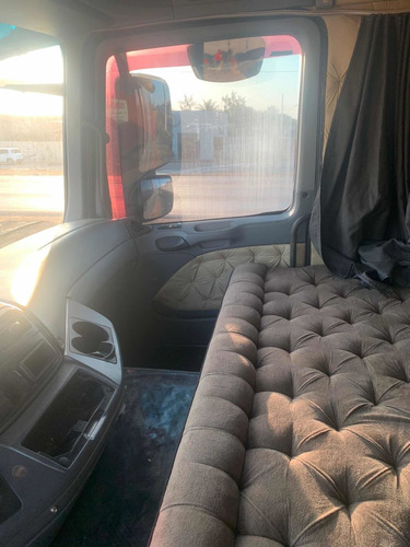 Imagem 4 de 8 de Mercedes Actros 2646
