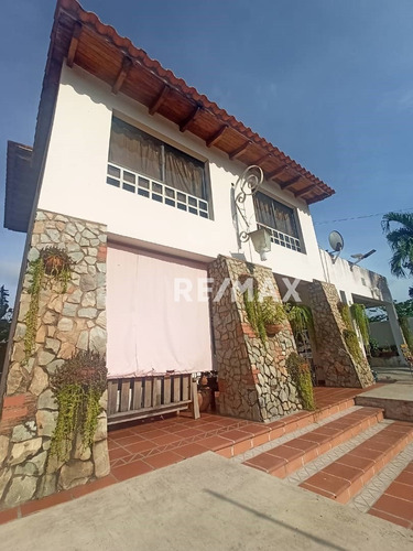 Hermosa Casa Cómoda Con Vista A La Montaña, Atamo Sur, Isla De Margarita, Nueva Esparta - Cod. 0637