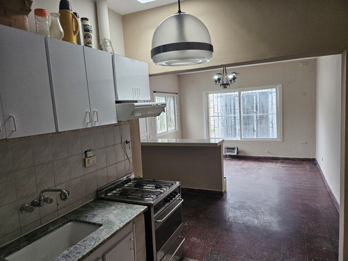 Solo Venta. Casa 4 Ambientes Con Quincho Y Parque