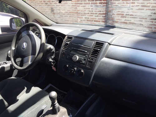 Nissan Tiida 1.8 Visia 5 P 2013