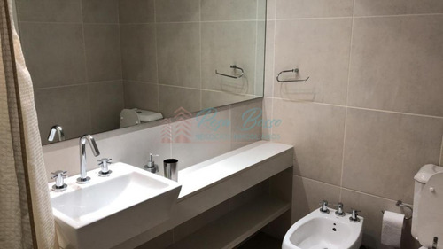 Apartamento En Brava, 1 Dormitorio Alquiler Anual- Ref: 2527