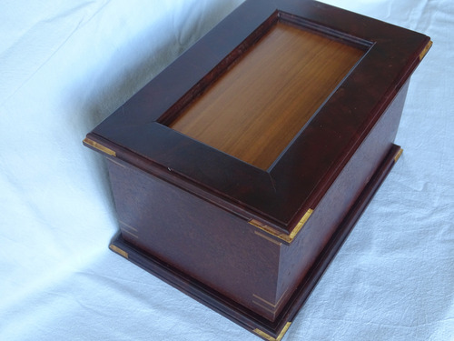 Urna Funeraria Para Cenizas En Madera Maciza