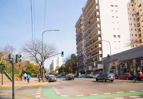 3 Ambientes Con Dependencia Frente Al Parque Rivadavia