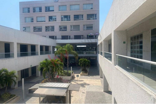 Local Comercial En Renta En Plaza Novum, Jiutepec Ideal Para Negocios De Alto Perfil