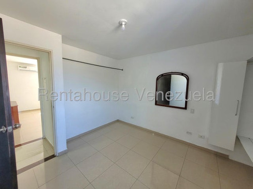 Maribel Morillo Asesor Inmobiliario De Rentahouse Vende Estupendo Apartamento; Con 74 M2; 2 Hab. Y 2 Baños; Condominio Privado Con Bellas Areas De Disfrute; Este De Barquisimeto; Lara