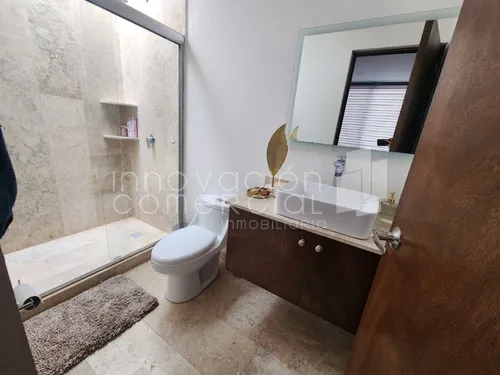 Casa En Renta En Altozano, Con 4 Recámaras, 4 Baños Y Fire Pit