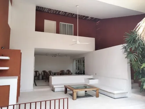 Casa En Venta En Villas Paracana, Junto Al Campo De Golf Palma Real, Ixtapa.