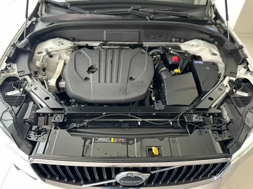Camioneta Volvo Xc60 2022 Mild-hybrid Crystal White 35000 Ki