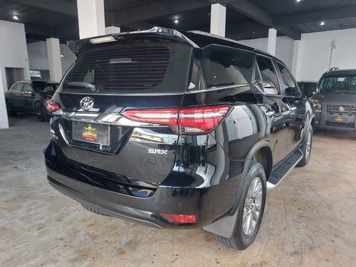 Toyota Hilux SW4 SRX