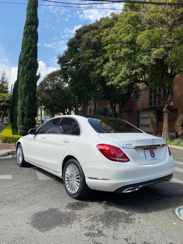 Imagen 5 de 10 de Mercedes-benz Clase C 2015 2.0 Cgi Exclusive