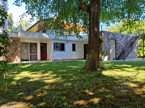 Casa 4 Dormitorios Con Piscina Sobre Ruta 10 ,interbalnearia Solanas.