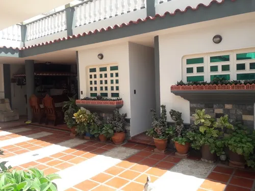 Amplia Y Bella Casa