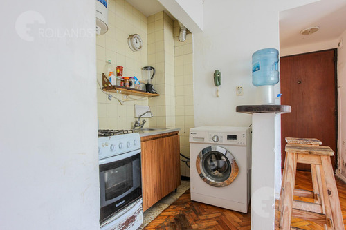 Venta Luminoso 2 Ambientes Con Balcón Corrido En Abasto