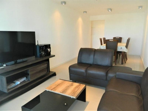 Apartamento En Alquiler Por Temporada De 2 Dormitorios En Playa Brava