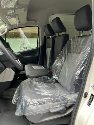 Toyota Hiace 2.8 Tdi Furgón 6at L2h2 3a 5p