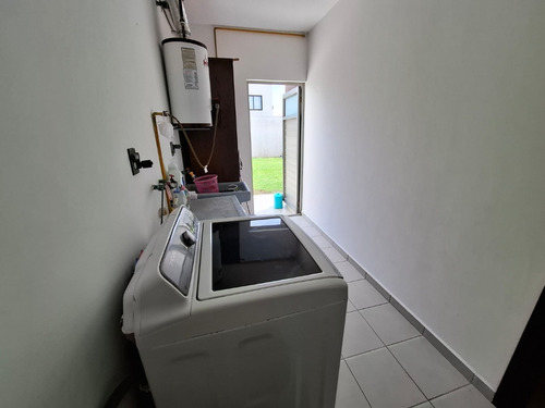 Casa En Venta En El Fracc Lomas De La Rioja