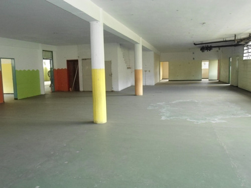 Imagen 4 de 9 de Los Teques, Edificio Comercial R-4