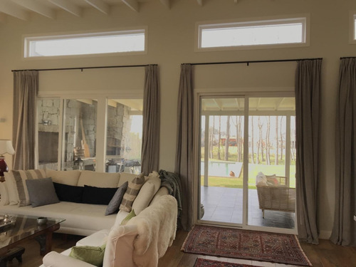 Imagen 10 de 30 de Venta Casa De 3 Dormitorios 4 Banos Vinedos De La Tahona Piscina
