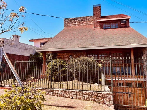 Oportunidad Venta Casa 6 Ambientes Bernal