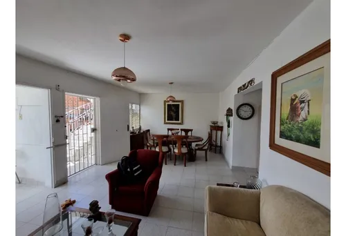 Apartamento En Venta 2do Piso En La Floresta 140 Mt²